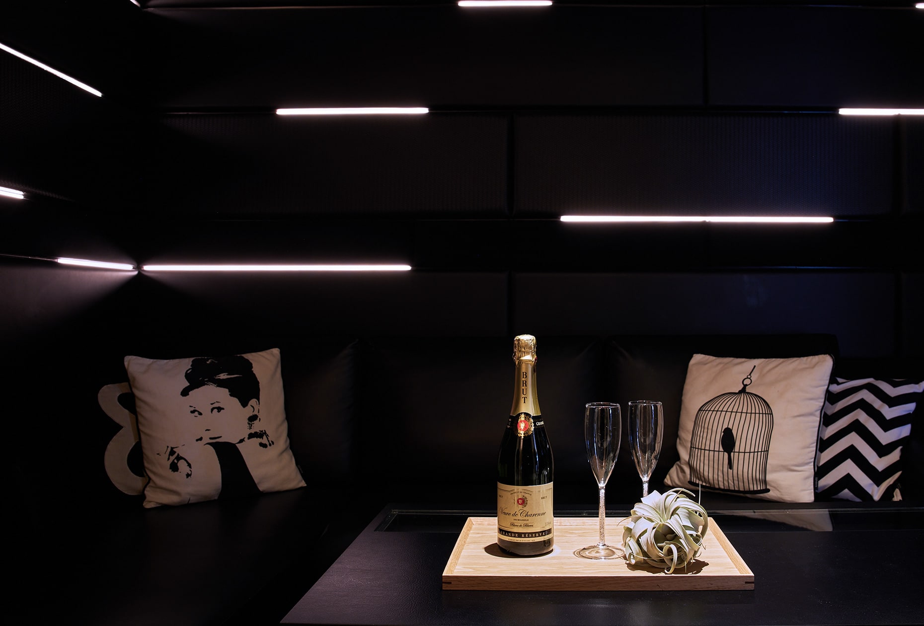 扉を開くたび、新たな空間が広がる