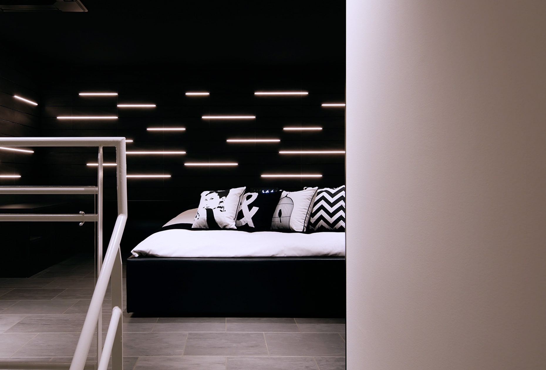 扉を開くたび、新たな空間が広がる